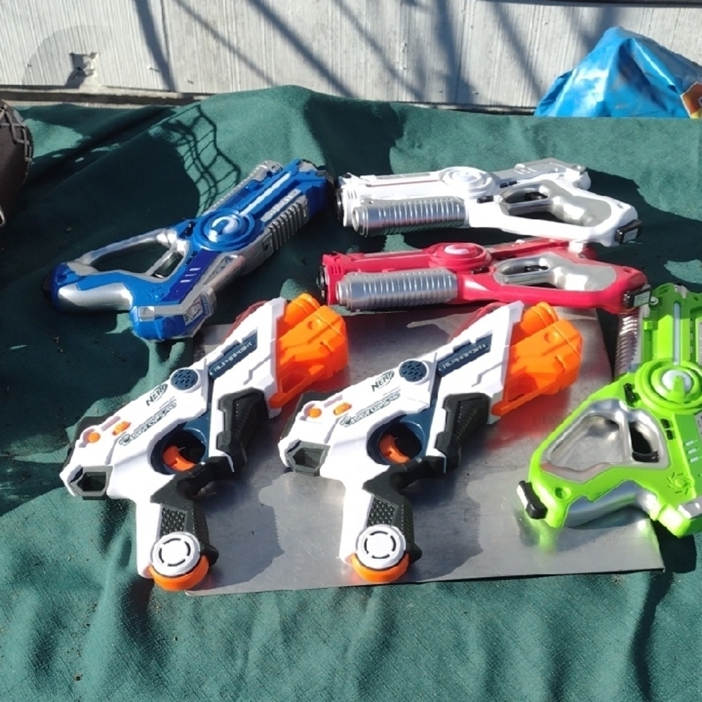 Nerf Laser Opps Pro Tag Blasters(2) &Play 22(4)- Multi-Color Set NWOT